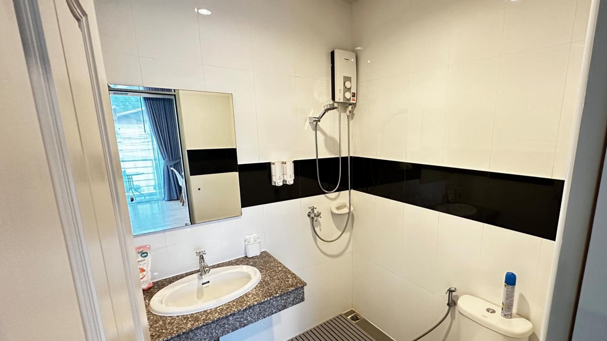 Auriflex House Bed & Breakfast Krabi ภายนอก รูปภาพ